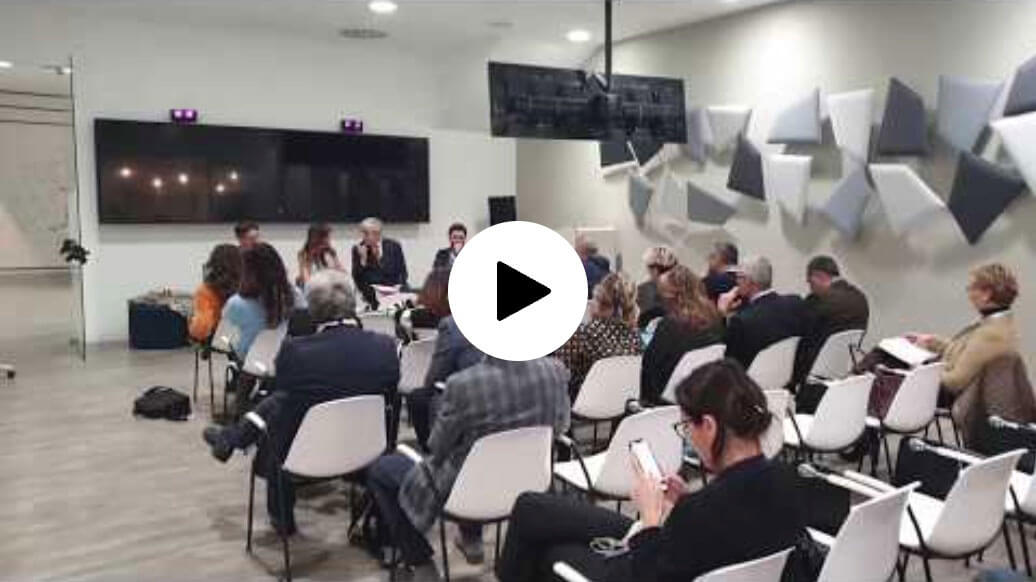 Presentation of the book Even Ostriches Don't Do It Anymore by Tatiana Coviello during a public event